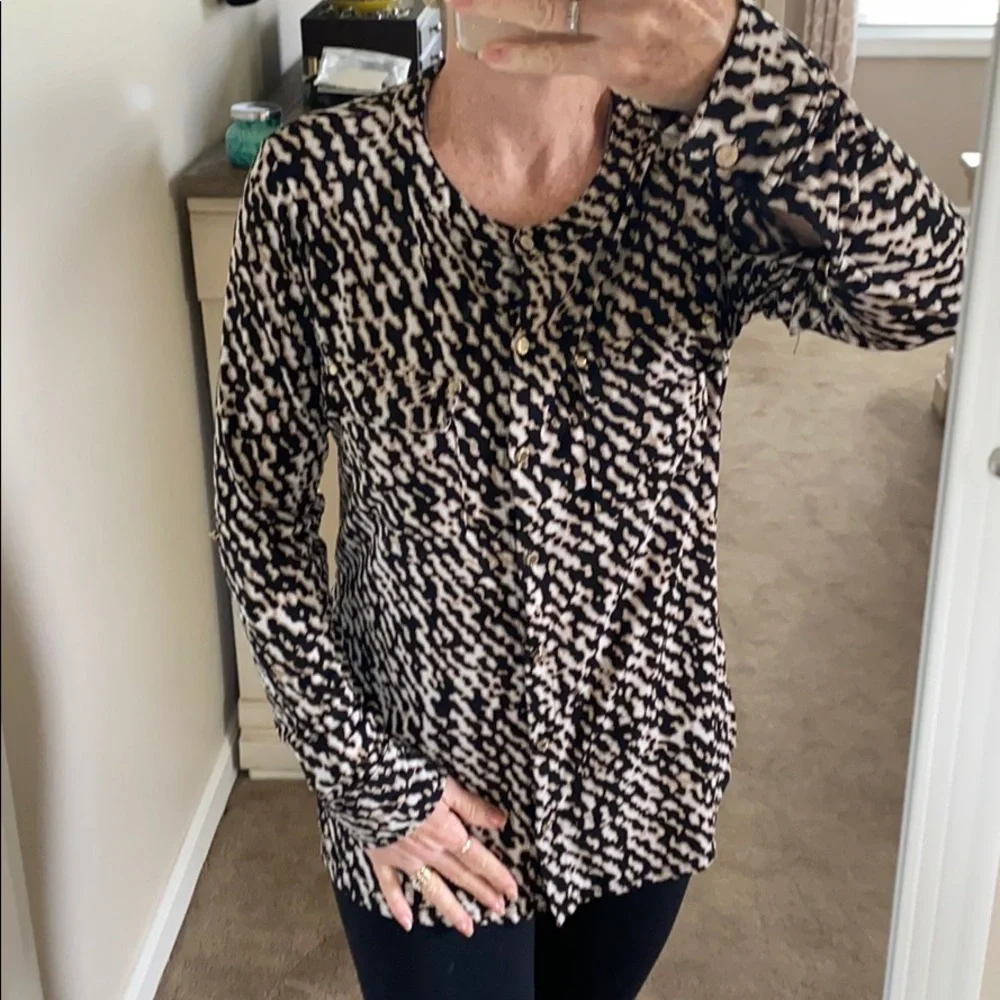 Dana Buchman long sleeved button down blouse - Picture 3 of 11
